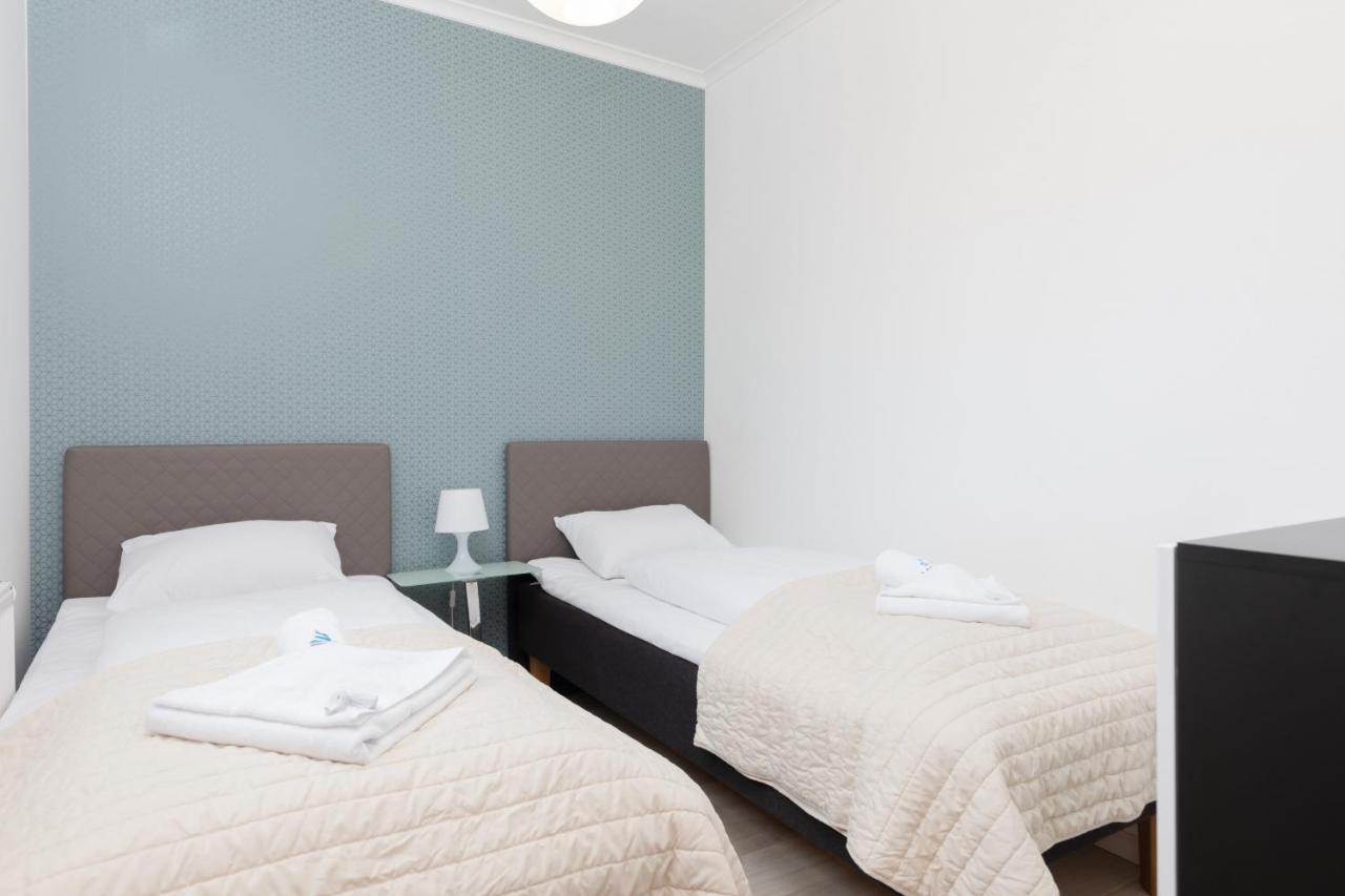 Przestronny Z Balkonem - Przy Porcie - By Renters Apartment *